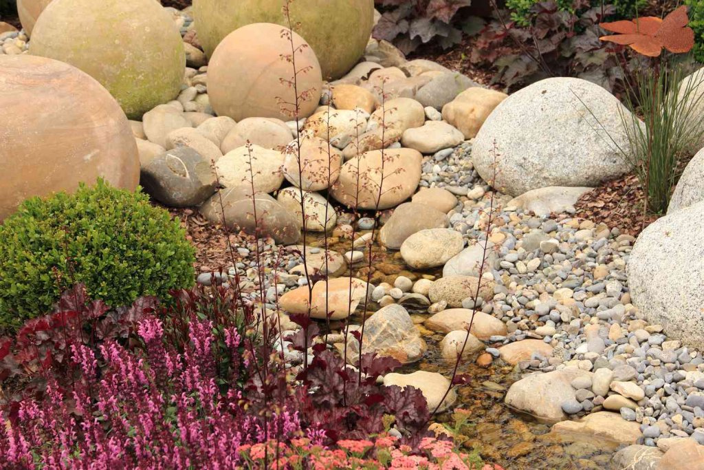 25 Inspiring Dry Riverbed Garden Designs For Every Style 0403