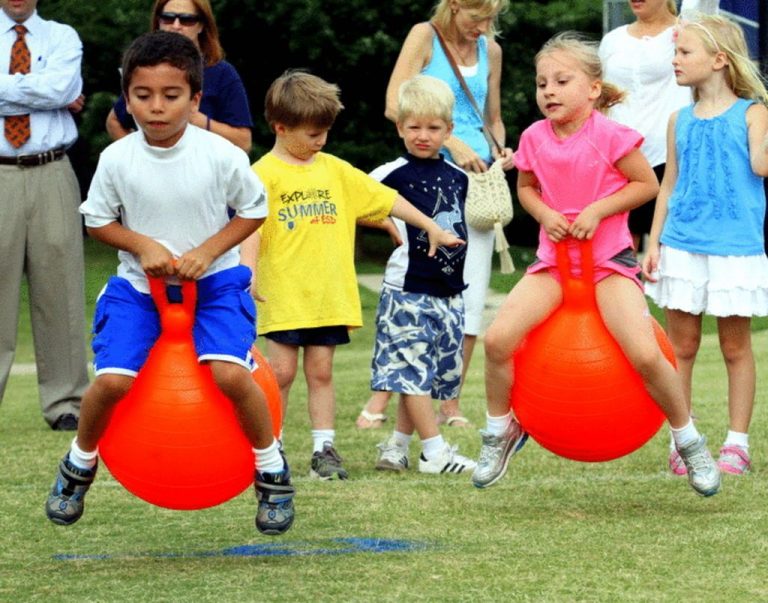 Family Relay Games Ideas for Picnics, Beach and Gatherings