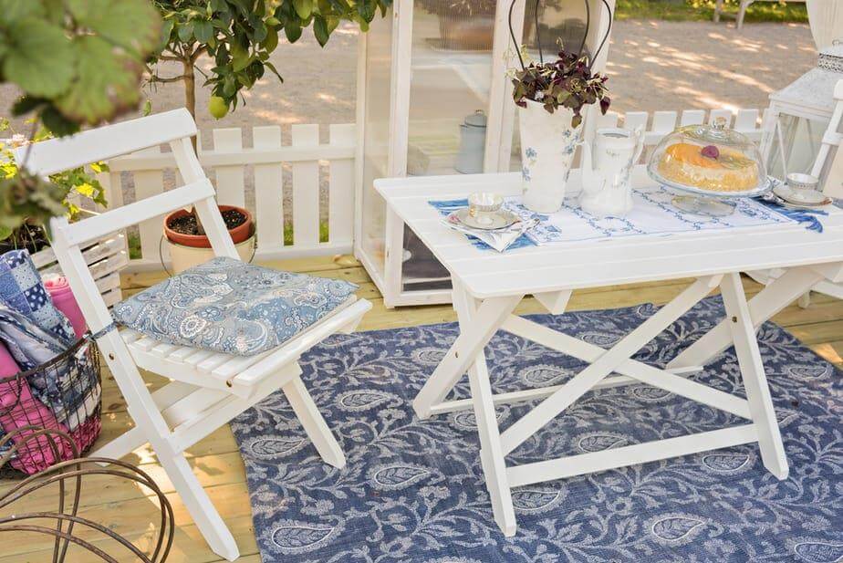 Use Rug and Give a Great Look to you Patio