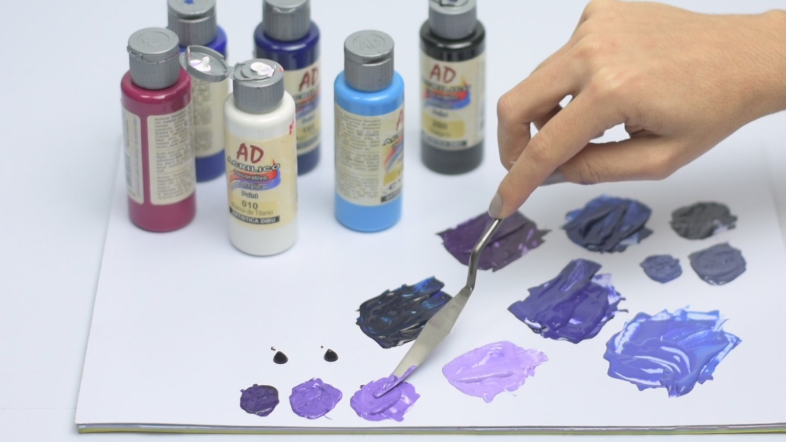 What colors make purple and how to mix shades of purple color for an