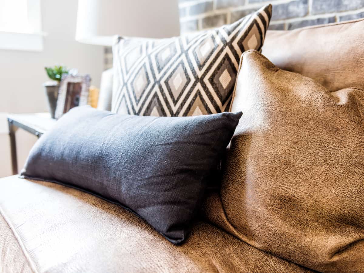 Which Throw Pillow Works Best with a Brown Couch