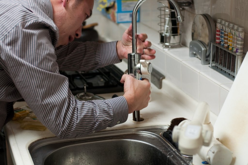 How to Handle & Fix a Leaky Faucet Dripping & Leaking Faucet Solutions