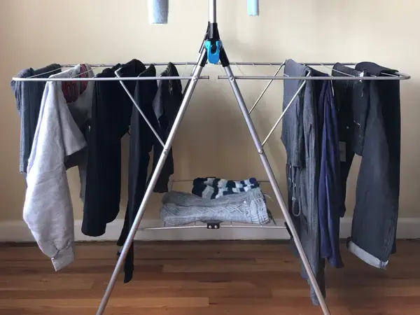 6 Benefits of Using a Clothes Drying Rack