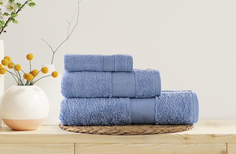 How to Create a Luxurious Spa Experience at Home with the Right Towels and Dressing Gowns