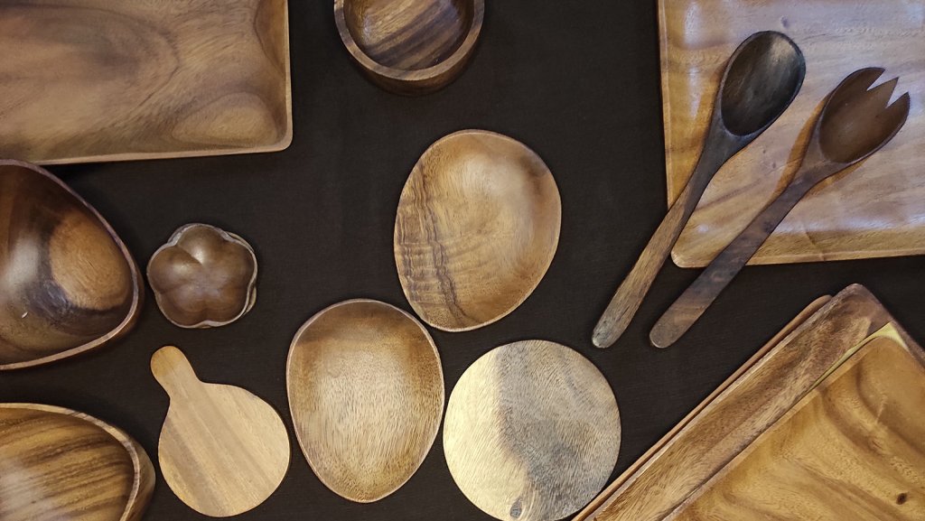 acacia wood, suitable for cooking utensils.