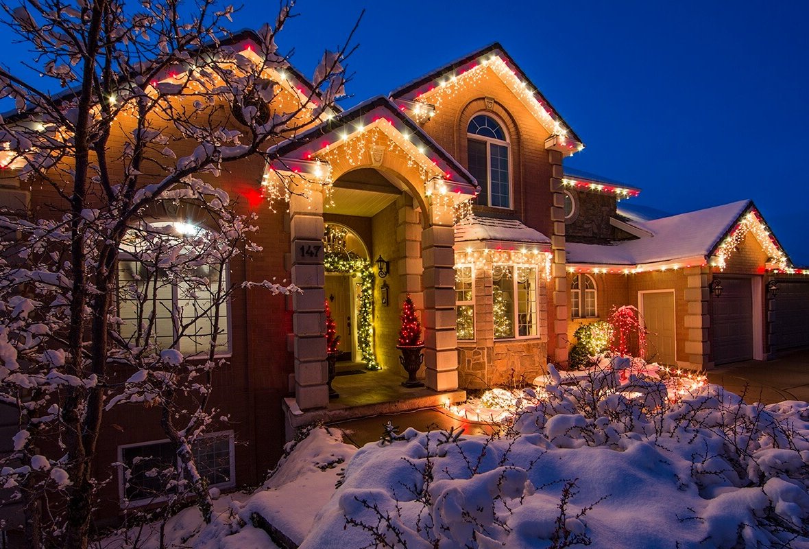 What Do Professionals Use to Hang Christmas Lights? EatHappyProject